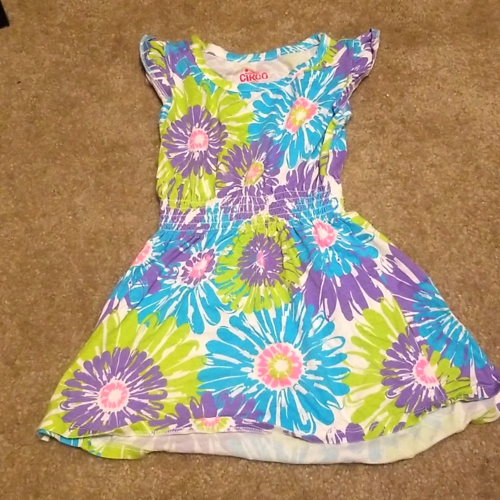 Adorable Girl's Sz 6 Circo Dress! Soft w/ vibrant colors. Perfect condition!